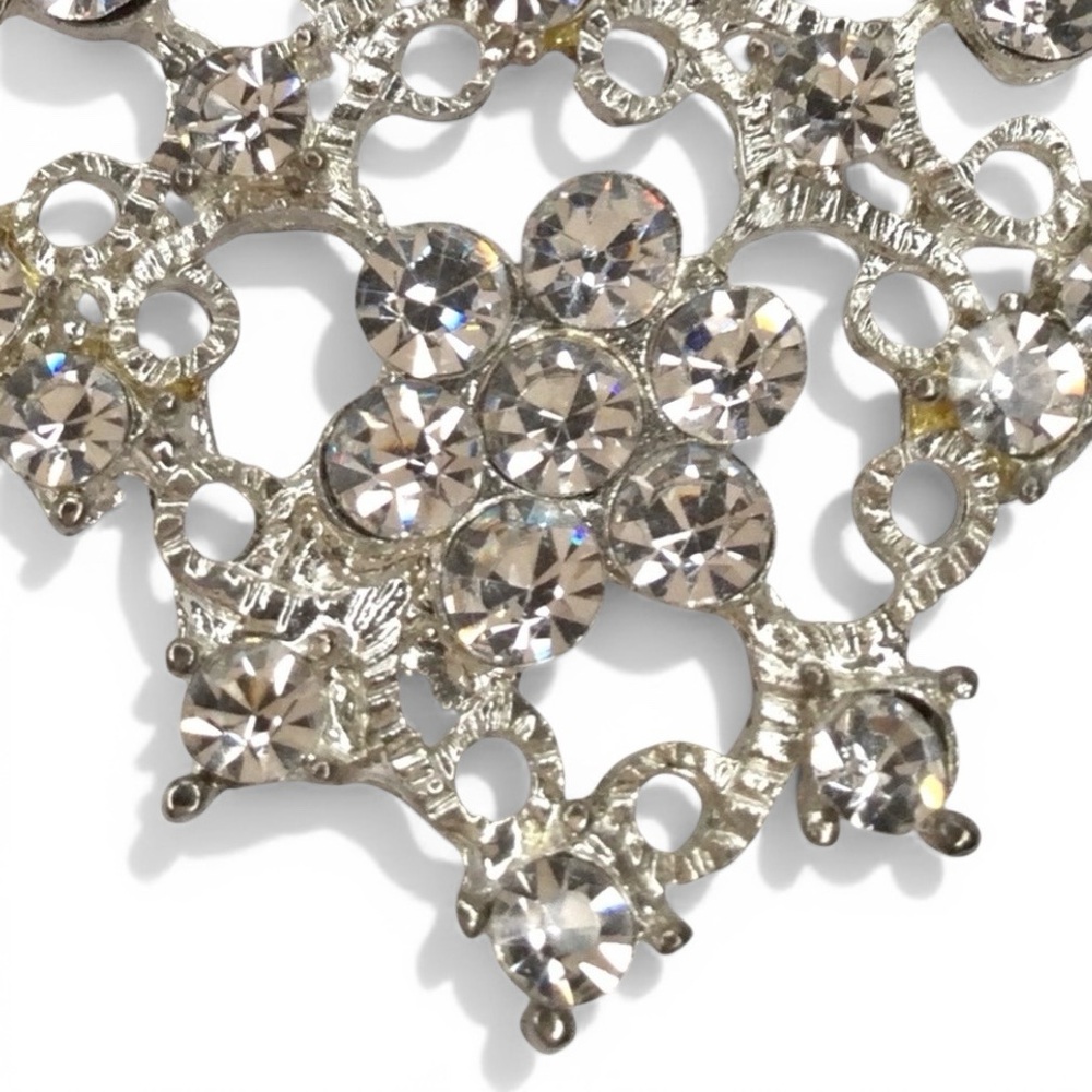 Large 1960s Silver Filigree Rhinestone Brooch • Floral Lace Design - Picture 4 of 12